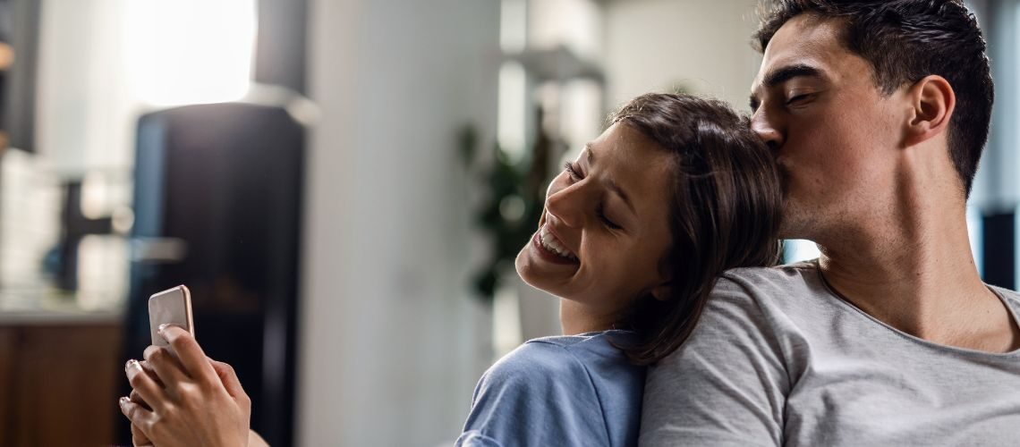 Pareja en encuentro adultos