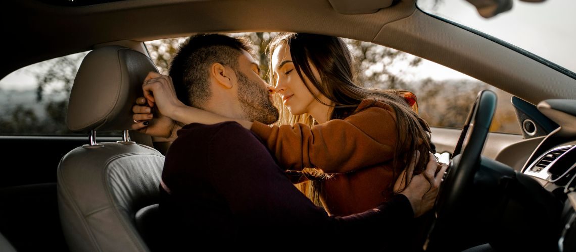 Pareja sexo en el coche